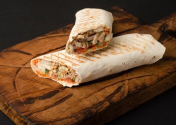 Бишкекте 23 адам шаурмага ууланды