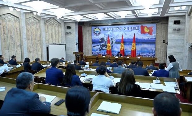 Жогорку Кеңештин комитети жаңы гимндин долбоорлорун колдогон жок