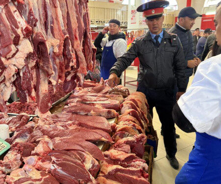 Бишкекте эт жана социалдык маанилүү азык-түлүк товарларынын бааларын көзөмөлдөө боюнча рейддер өткөрүлүүдө