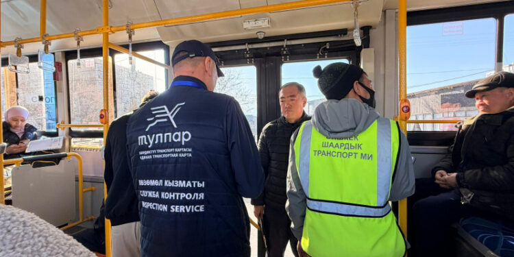Төлөбөгөндүгү үчүн айып пулдар: Бишкекте коомдук транспортто рейддер уланууда