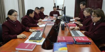 Конституциялык сот президенттин сунуштамасын кароого киришти