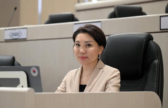 Эльвира Сурабалдиева Жогорку Кеңештин Эл аралык иштер боюнча комитетинин төрайымы болуп шайланды