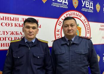 Бишкекте милиция кызматкерлери жоголгон ири суммадагы акча салынган баштыкты ээсине кайтарышты