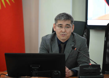 Дамирбек Осмонов Саламаттыкты сактоо министрлигинин жамаатына тааныштырылды