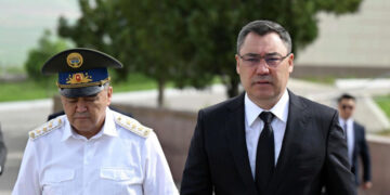 «Эки достун» достугу эмне болот? Садыр Жапаров дос бойдон кала беребиз дейт