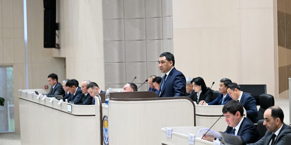 Жогорку Кеңеш Министрлер кабинетинин маалыматын угууда