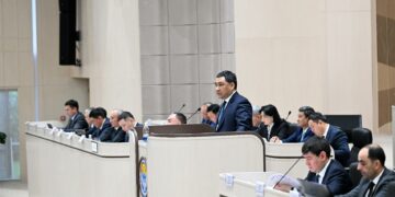 Жогорку Кеңеш Министрлер кабинетинин маалыматын угууда