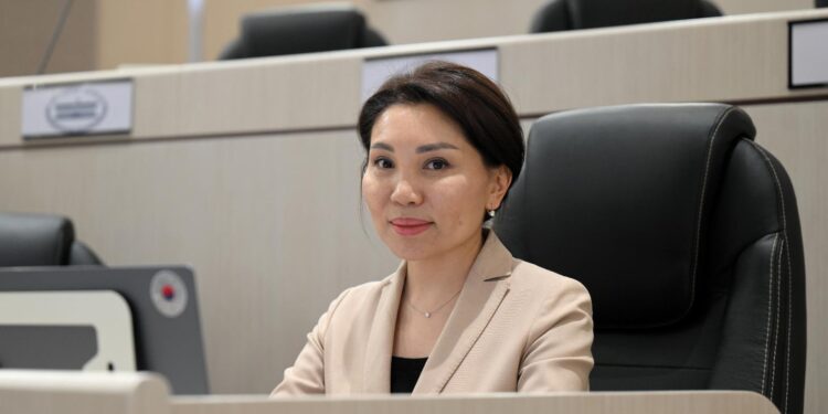 Депутат Сурабалдиева: «Саясий өзгөрүү болобу, кайсы бир чечимдер кайра каралабы?»