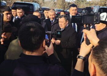 Садыр Жапаров Жогорку Кеңештин депутаттарына кайрылуу жасады