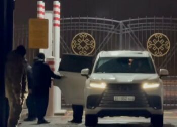 Камчыбек Ташиев Бишкекке учуп келди