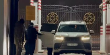 Камчыбек Ташиев Бишкекке учуп келди