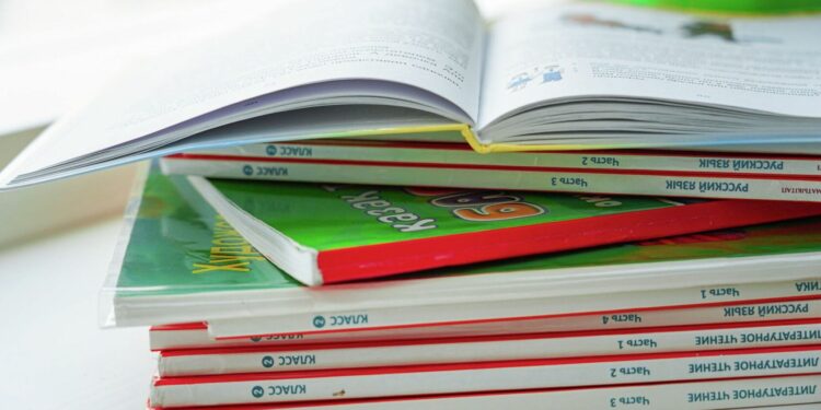 Билим берүү министрлиги: «Бардык окуу китептери жаңыланат»