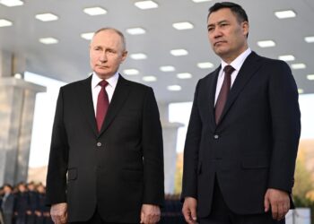 Садыр Жапаров жана Владимир Путин телефон аркылуу сүйлөшүштү