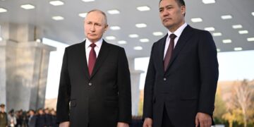 Садыр Жапаров жана Владимир Путин телефон аркылуу сүйлөшүштү