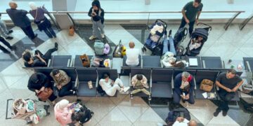 Аймактагы согушка байланыштуу Жакынкы Чыгышта миңдеген каттамдар токтотулду