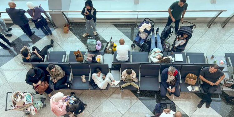 Аймактагы согушка байланыштуу Жакынкы Чыгышта миңдеген каттамдар токтотулду