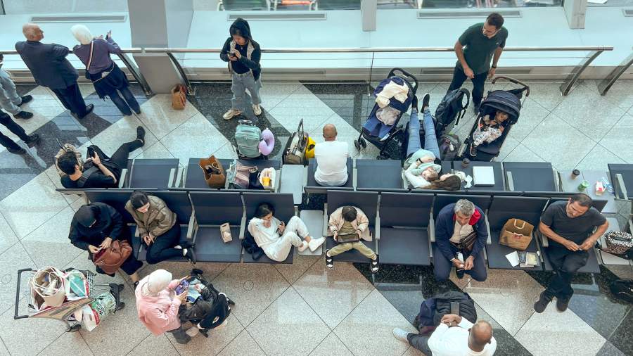 Аймактагы согушка байланыштуу Жакынкы Чыгышта миңдеген каттамдар токтотулду