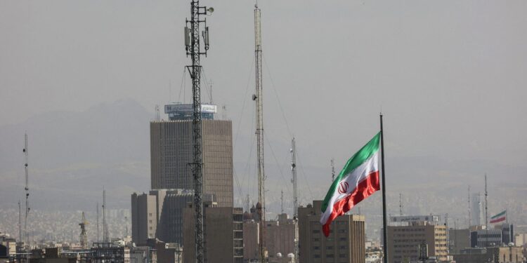 ТИМ: Кыргыз жарандарын кырдаал туруктуу болгонго чейин Иранга барбай турууну сунуштайт