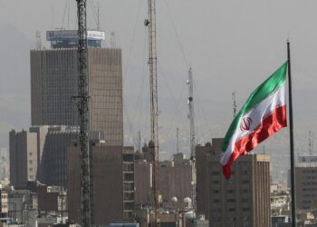 Иранда 100гө жакын кыргызстандык бар, анын ичинен бирөө эвакуацияланды