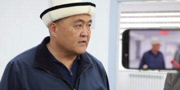 Камчыбек Ташиев Кыргызстанга келип, суракка кирип чыкты