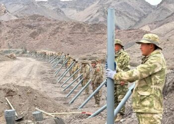 Баткенде чек араны тосуу иштери уланып жатат