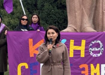 Депутат Сурабалдиева 8-мартка карата акцияга катышты