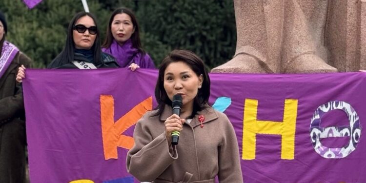 Депутат Сурабалдиева 8-мартка карата акцияга катышты