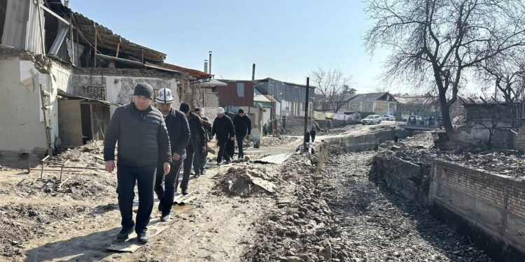 Мэр Акаев адам өмүрүнө кооптуу канал жээктерин тосуу тапшырмасын берди