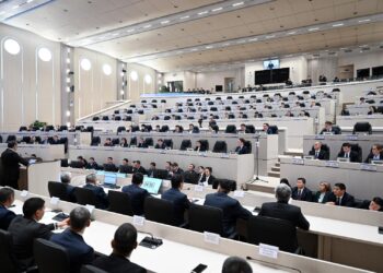 Президент депутаттар менен бир катар социалдык-экономикалык маселелерди талкуулады