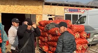 Кытайдан келген картошка 38-40 сомдон, ал эми жергиликтүү картошка 42-44 сомдон сатылып жатат