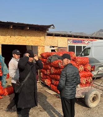 Кытайдан келген картошка 38-40 сомдон, ал эми жергиликтүү картошка 42-44 сомдон сатылып жатат