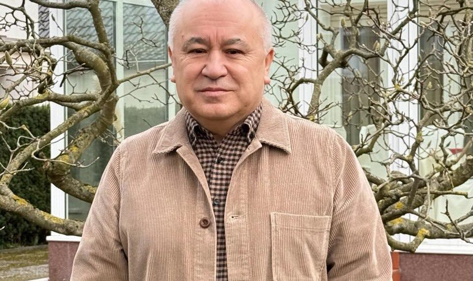 Текебаев: «Эл «булар дагы эмнени баштаганы жатышат?» деп ойлобойбу?» деп күмөн санадым»