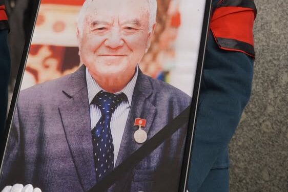 Кыргыз эл жазуучусу Кеңеш Жусупов акыркы сапарга узатылды