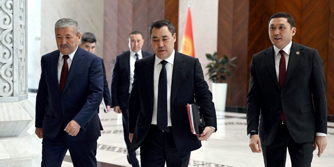 Садыр Жапаров Коопсуздук кеңешинин мүчөлөрү менен жумушчу кеңешме өткөрдү