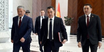 Садыр Жапаров Коопсуздук кеңешинин мүчөлөрү менен жумушчу кеңешме өткөрдү