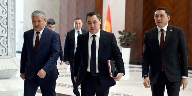 Садыр Жапаров Коопсуздук кеңешинин мүчөлөрү менен жумушчу кеңешме өткөрдү