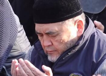 Ташиев Айт намазда ушак-айың, жалган жалаа тарап жатканын айтты