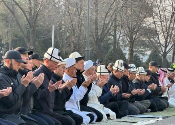 Президент Садыр Жапаров Айт намазга катышты