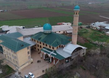 Ош облусунда 425 мечитте Орозо айт намазы окулду