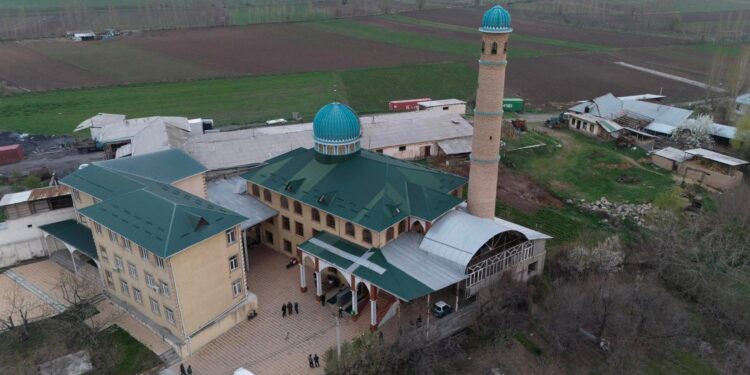 Ош облусунда 425 мечитте Орозо айт намазы окулду