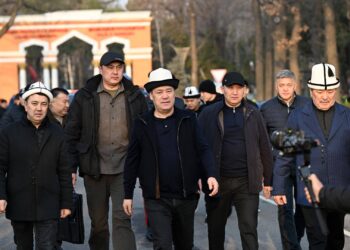 Төрага Марлен Маматалиев эски аянтта уюштурулган Орозо айт намазына катышты