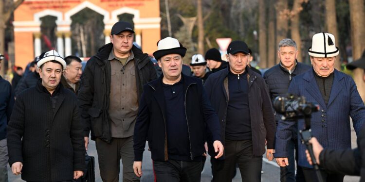 Төрага Марлен Маматалиев эски аянтта уюштурулган Орозо айт намазына катышты