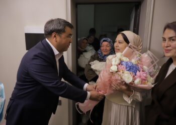 Ошто төрт эм төрөлгөн үй-бүлөгө үч бөлмөлүү батирдин ачкычы тапшырылды