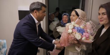 Ошто төрт эм төрөлгөн үй-бүлөгө үч бөлмөлүү батирдин ачкычы тапшырылды