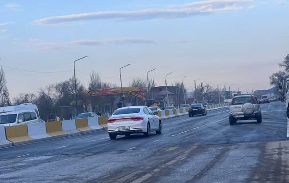 Бишкекте Жибек Жолу проспектисиндеги көпүрө реконструкциядан кийин ачылды