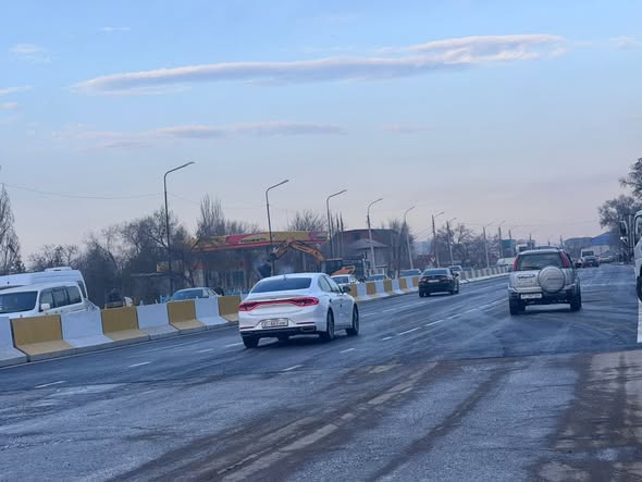 Бишкекте Жибек Жолу проспектисиндеги көпүрө реконструкциядан кийин ачылды