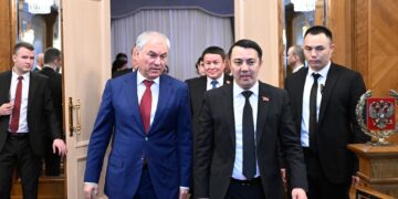 «Жаңы миграциялык демилгелер боюнча тынчсыздануубузду билдиребиз». Марлен Маматалиев Вячеслав Володин менен жолугушту