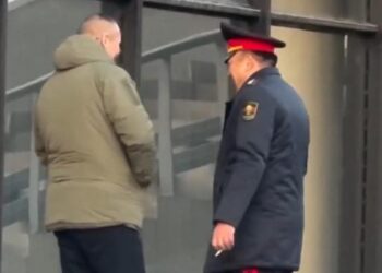 ИИМ башчысы коомдук жайда тамеки тартканы үчүн айып пулга жыгылды