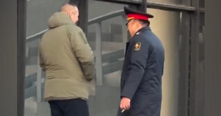 ИИМ башчысы коомдук жайда тамеки тартканы үчүн айып пулга жыгылды