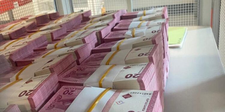 Садыр Жапаров сом Кыргызстанда басылып чыга баштаганын билдирди